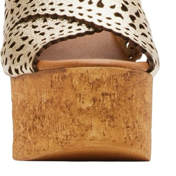 Steve Madden Leather Lining Gold Platform Wedge Sandals NWTs NIB size 8 - Picture 4 of 11